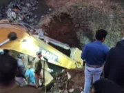 Chhindwara : तीन मजदूरों की मिट्टी धंसने से मौत, परिजनों को 4 लाख की आर्थिक सहायता