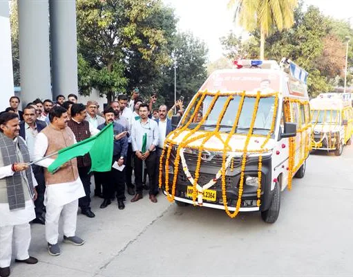 दुर्गम क्षेत्रों में घर-घर पहुंचेंगी स्वास्थ्य सेवाएं 66 मोबाइल मेडिकल यूनिट को सीएम ने दिखाई हरी झंड़ी …