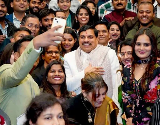 श्रेष्ठ सोशल मीडिया कंटेंट क्रिएटर्स को मिलेंगे अवार्ड स्वामी विवेकानंद जयंती पर मुख्यमंत्री निवास में हुआ कार्यक्रम