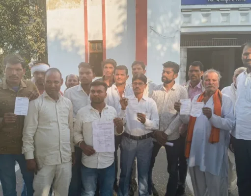 पेंच परियोजना कार्यपालन यंत्री ने कटवाई बिजली ग्रामीणों ने की आपूर्ति बहाल करने की माँग