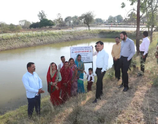 मध्यप्रदेश में पहली ताजे पानी की मोती खेती परियोजना का कलेक्टर ने किया निरीक्षण
