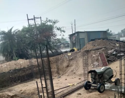 सरकारी नाले की जमीन पर अतिक्रमण: प्रशासन की अनदेखी से बढ़ रही परेशानी