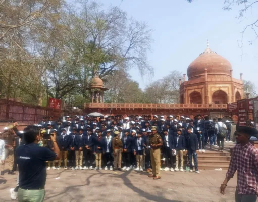 नई सोच, नया सफर: जिले के होनहार विद्यार्थियों ने किया दिल्ली-आगरा का शैक्षणिक भ्रमण