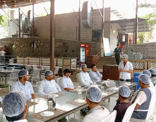 छिंदवाड़ा में मिलावट के खिलाफ बड़ी कार्रवाई: लड्डू फैक्ट्री सील, पानी प्लांट को नोटिस