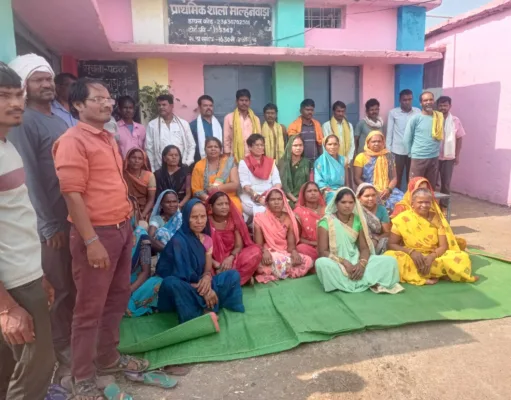 नशामुक्ति अभियान के तहत गुलाबी गैंग ने खोला मोर्चा, अवैध शराब के खिलाफ बिगुल