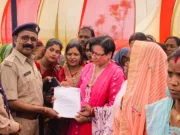 जिले में पड़ा पानी का अकाल नल में पानी की जगह बह रही शराब -गुलाबी गैंग