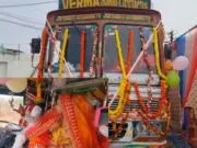 छिंदवाड़ा न्यूज़: दूल्हे ने ट्रक में कराई दुल्हन की अनोखी विदाई, लोगों के बीच बना चर्चा का विषय