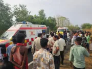 बारात से लौट रही बस हादसे का शिकार, पिता-पुत्र की मौत, 29 घायल