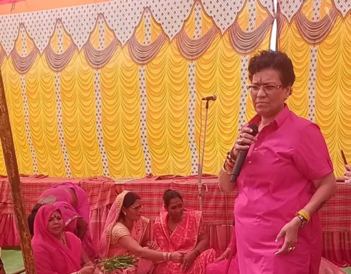 पांढुर्णा में गुलाबी गैंग का उग्र प्रदर्शन: शराबबंदी और आदिवासी हक के लिए निकाली शव यात्रा