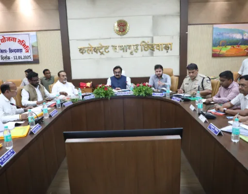 जिले के प्रभारी मंत्री की अध्यक्षता में जिला योजना समिति की बैठक संपन्न