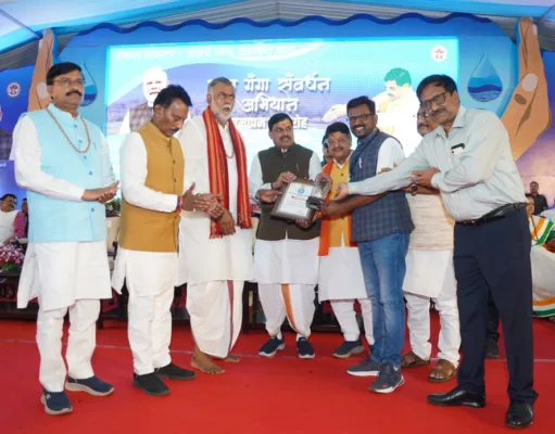 मुख्यमंत्री ने जल संवर्धन में उत्कृष्ट कार्य हेतु किया नगर निगम छिंदवाड़ा को सम्मानित