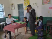 कलेक्टर का आकस्मिक निरीक्षण शिक्षकों की वेतनवृध्दि रोकने के दिये निर्देश