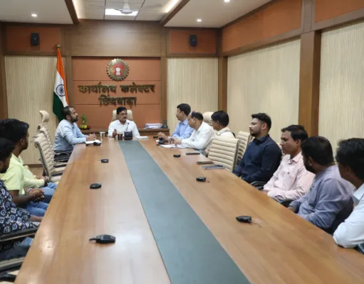 कलेक्टर से खुदरा विक्रेता बोले थोक विक्रेता उन्हें तय मूल्य से अधिक दर पर दे रहे यूरिया…