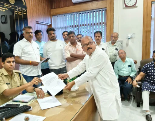 छिंदवाड़ा: प्लॉट विक्रेता द्वारा भुगतान के बाद भी रजिस्ट्री न करने पर वैश्य समाज ने अतिरिक्त पुलिस अधीक्षक को सौंपी शिकायत