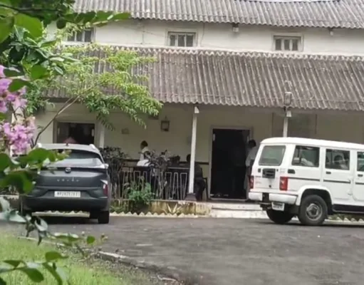 चौरई में रिश्वतखोरी का भंडाफोड़: उपयंत्री और रोजगार सहायक 30,000 रुपये रिश्वत लेते रंगे हाथों गिरफ्तार