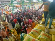 यूरिया वितरण : अमरवाड़ा मंडी में उमड़ी किसानों की भीड़, प्रशासन व्यवस्था संभालने में परेशान