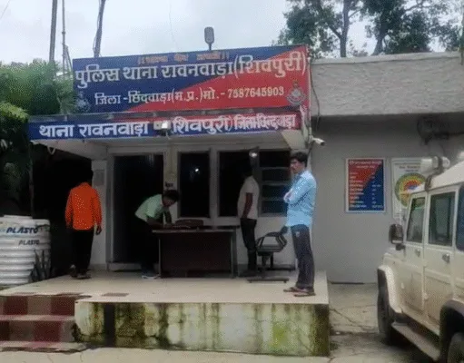 जनपद अध्यक्ष पर गबन का आरोप: स्वसहायता समूह की महिलाओं ने शिवपुरी थाने में दर्ज कराई शिकायत