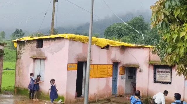 तामिया के आमाढाना में जर्जर प्राथमिक