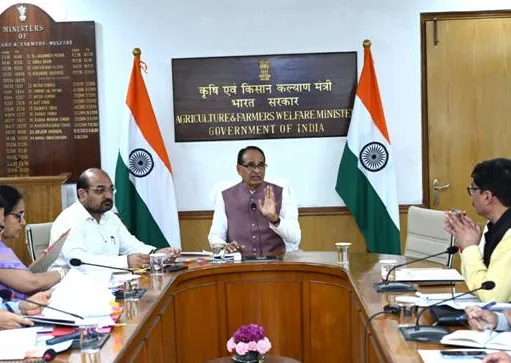 किसान सर्वोपरि हैं, लापरवाही ना बरतें अफसर:केंद्रीय कृषि मंत्री