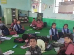 अमरवाड़ा: एक ही कमरे में संचालित हो रही है 8-8 कक्षाएं