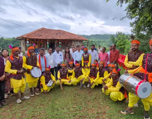 घुमड़ते बादलों और रिमझिम फुहारों के बीच काजरा के होम स्टे खुले पर्यटकों के लिए