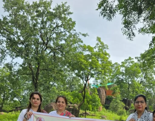 भरतादेव में आचार्य बालकृष्ण के जन्मदिवस पर जड़ी-बूटी दिवस और वृक्षारोपण कार्यक्रम आयोजित