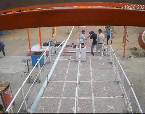 परासिया नायब तहसीलदार पर अवैध वसूली और ड्राइवर से मारपीट का आरोप, CCTV फुटेज से खुलासा