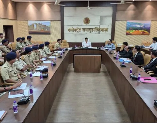 कलेक्टर श्री सिंह ने ली चिन्हित जघन्य अपराधों की समीक्षा बैठक