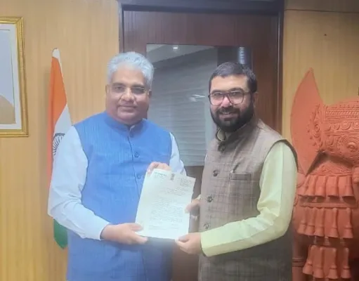 सांसद ने मानसून सत्र के दौरान दिल्ली में की केन्द्रीय मंत्री से मुलाकात सांसद ने मानसून सत्र के दौरान दिल्ली में की केन्द्रीय मंत्री से मुलाकात