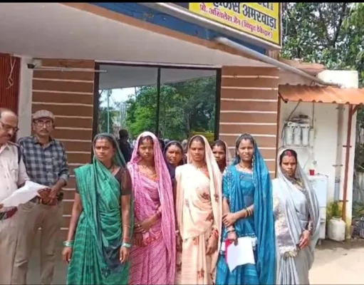 अमरवाड़ा: अवैध शराब बिक्री की रोकथाम के लिए महिलाओं ने थाना पहुंच कर दिया ज्ञापन