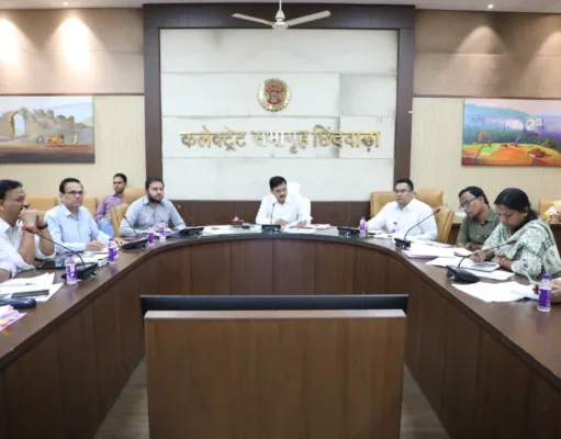 अवैध कॉलोनाइजर पर एफ.आई.आर के निर्देश,कलेक्टर ने टी एल के दौरान ही एस.पी. से की बात t