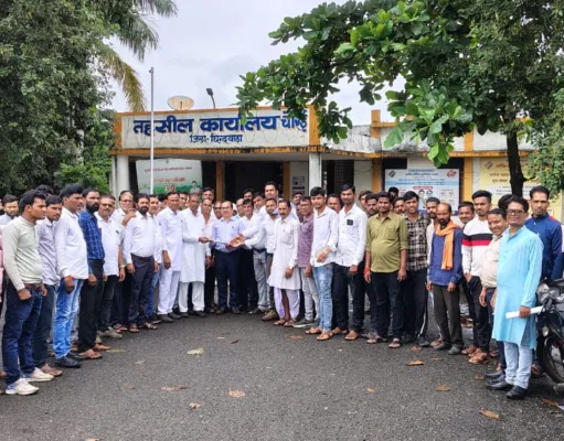 गुलाबी गैंग कमांडर पूर्णिमा वर्मा की रिहाई की मांग तेज, लोधी समाज और महिला कांग्रेस ने सौंपा ज्ञापन