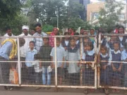 स्कूल में शिक्षक चलाते हैं मोबाइल करते है मटन पार्टी पालकों ने की निलंबन की मांग…