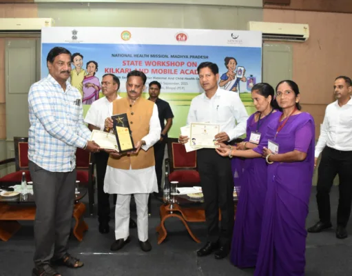 छिंदवाड़ा जिले के डीसीएम मनोज कुमार राय राष्ट्रीय स्वास्थ्य मिशन की राज्य स्तरीय कार्यशाला में सम्मानित