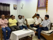 सांसद बंटी विवेक साहू ने ताम्रकार परिवार से की भेंट, नितिन ताम्रकार के स्वास्थ्य की जानकारी ली