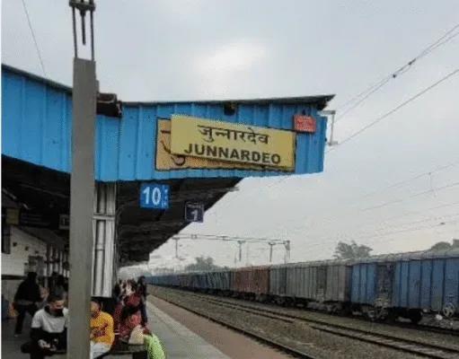 Chhindwara : समय से पूर्व शाला छोड़ रेलवे स्टेशन में मिले शिक्षकों को कारण बताओ नोटिस जारी