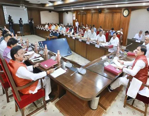 नए वाहनों में 50% की छूट , नगर पालिका (संशोधन) अध्यादेश-2025 की स्वीकृति मुख्यमंत्री की अध्यक्षता में मंत्रि-परिषद के निर्णय