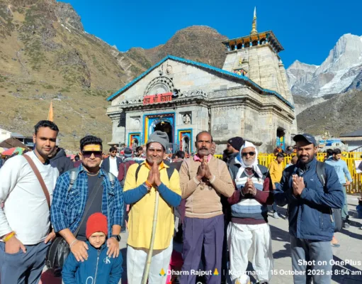 खेड़ली बाजार के 11 श्रद्धालु बाबा केदारनाथ यात्रा कर लौटे, फूलों से हुआ स्वागत