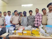 पुलिस ने दुकानो मे हुई चोरी के गिरोह को धर दबोचा