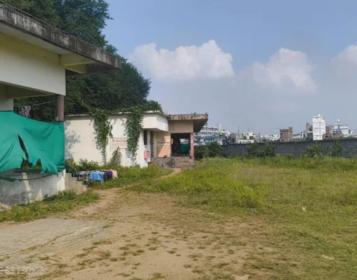 बारूद के ढेर पर बैठा शहर ! आबादी के बीच चल रही पटाखा फैक्ट्रियां …