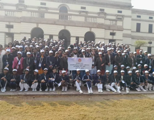 आदिवासी विकासखंडों के प्रतिभाशाली विद्यार्थियों ने किया भारत दर्शन