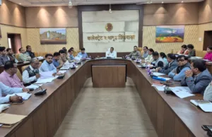 कलेक्टर ने की समय सीमा प्रकरणों की समीक्षा