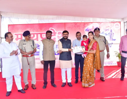 जिले में हर्षोल्लास के साथ मनाया गया मध्य प्रदेश का 70 वां स्थापना दिवस