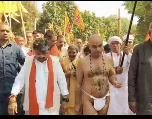 अखंड निराहार मां नर्मदा सेवा परिक्रमा पर निकले पूज्य गुरु श्री दादा गुरु जी महाराज