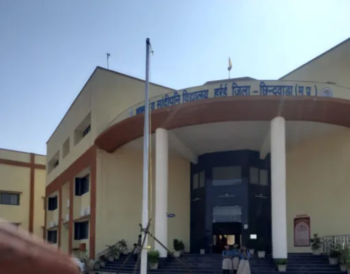 सीएम राइज स्कूल के प्रभारी पर छात्र को मानसिक प्रताड़ना और अभद्र भाषा के आरोप