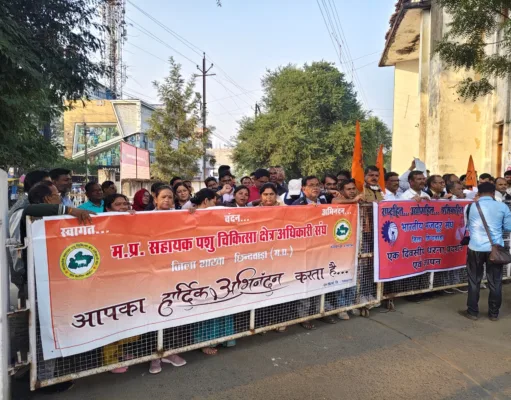 पशुपालन विभाग में मनमानी रोकने सहायक पशु चिकित्सा क्षेत्र अधिकारी संघ ने सौपा ज्ञापन