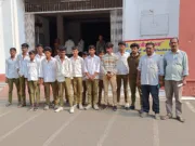 स्कूल ड्रेस में जनसुनवाई पहुँचे बच्चे: मेघा सिवनी स्कूल में गुटबाजी के कारण पढ़ाई छोड़ शिकायत