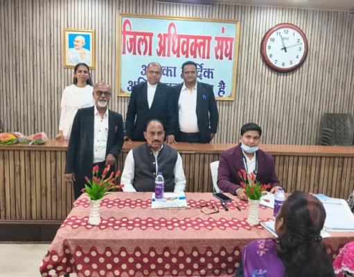 संविधान दिवस पर जिला अधिवक्ता संघ द्वारा निशुल्क स्वास्थ्य परीक्षण सेवा का हुआ आयोजन