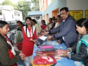 शासकीय सेवक वेलफेयर सोसायटी छिंदवाड़ा का प्रथम सेवा कार्यक्रम 80 बालिकाओं को गर्म कपड़ों (हुडी) का वितरण