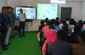 DEO ने किया विद्यालयों व छात्रावासों का आकस्मिक निरीक्षण,एक प्राचार्य को कारण बताओ नोटिस